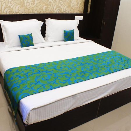 Collection O 8267 Galaxy Inn Kochi Esterno foto