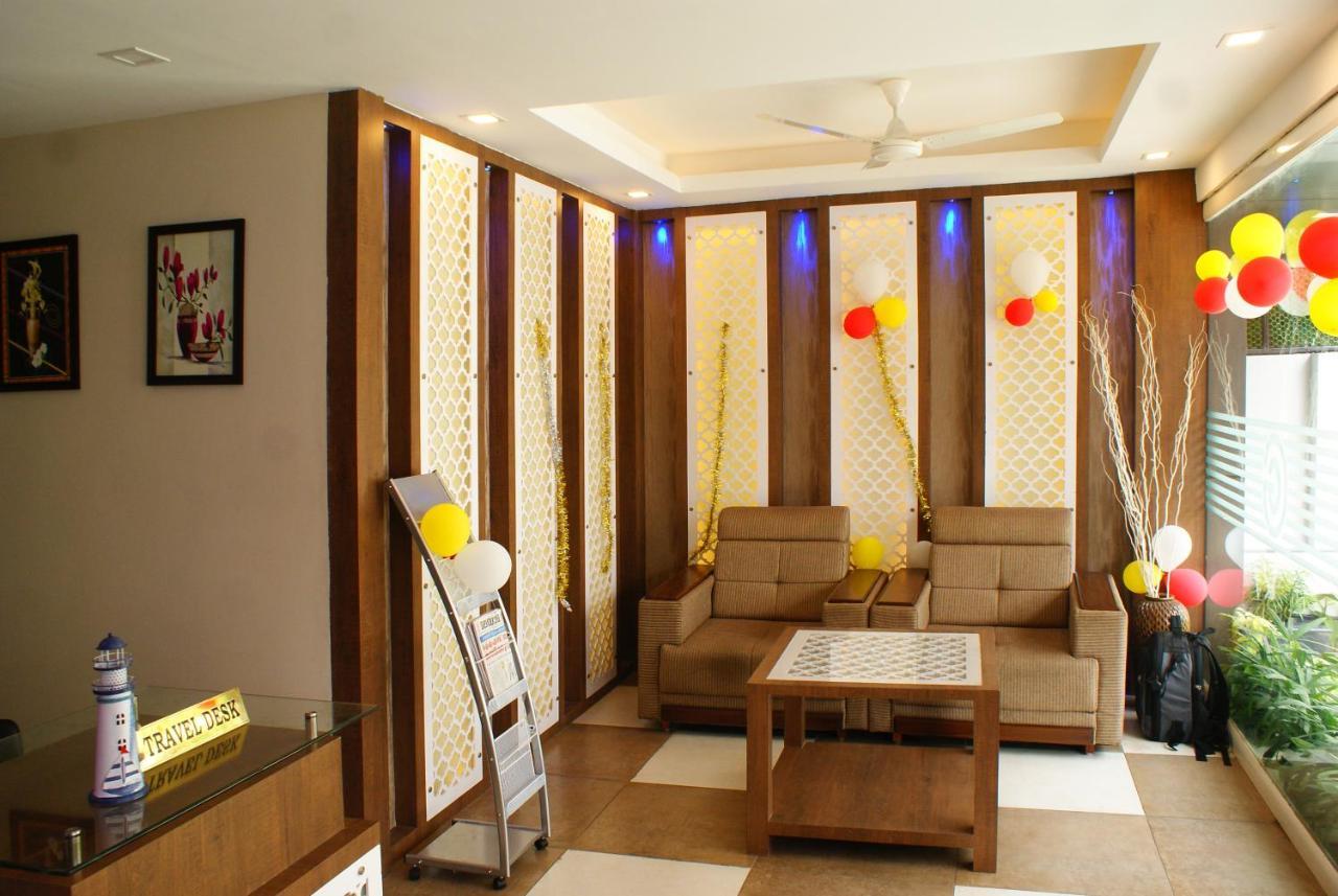 Collection O 8267 Galaxy Inn Kochi Esterno foto