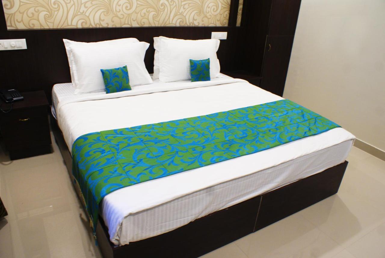Collection O 8267 Galaxy Inn Kochi Esterno foto