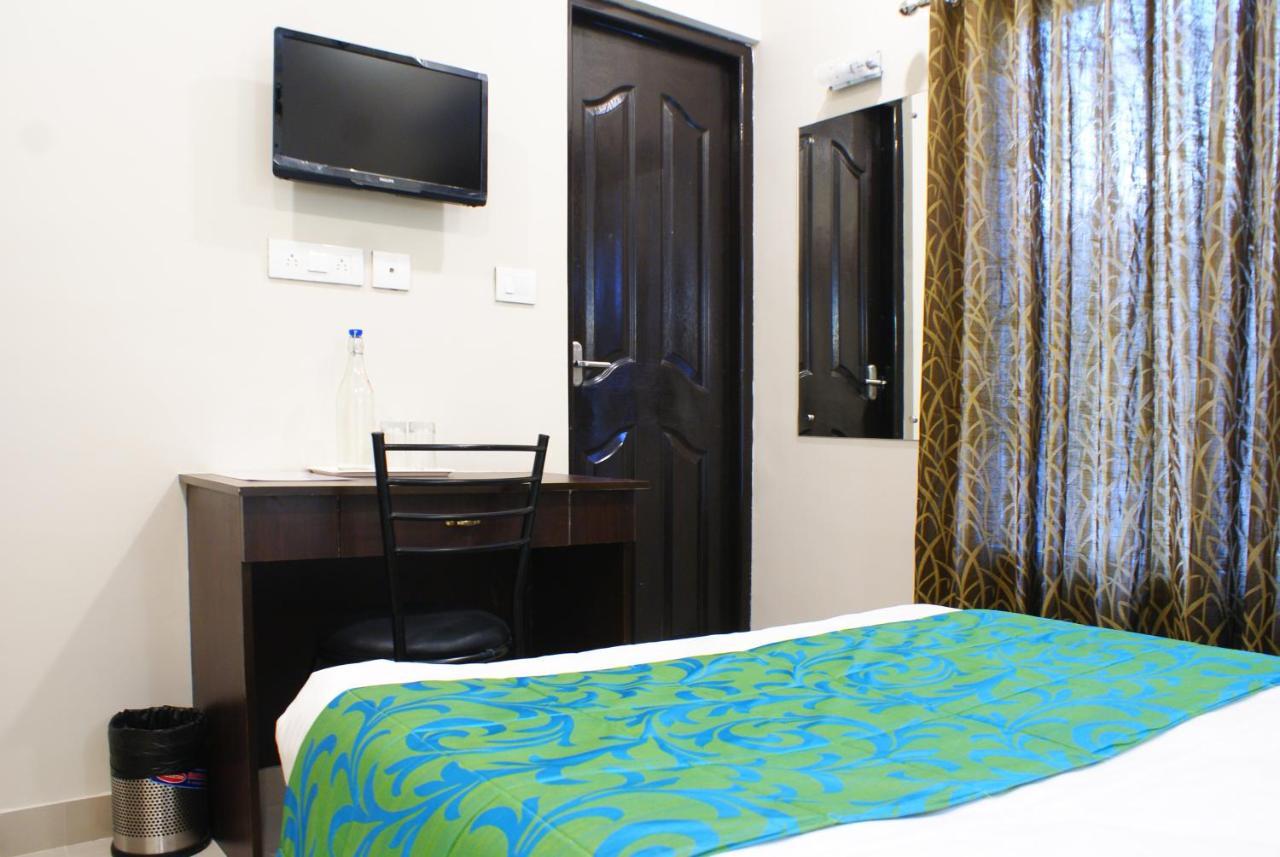 Collection O 8267 Galaxy Inn Kochi Esterno foto