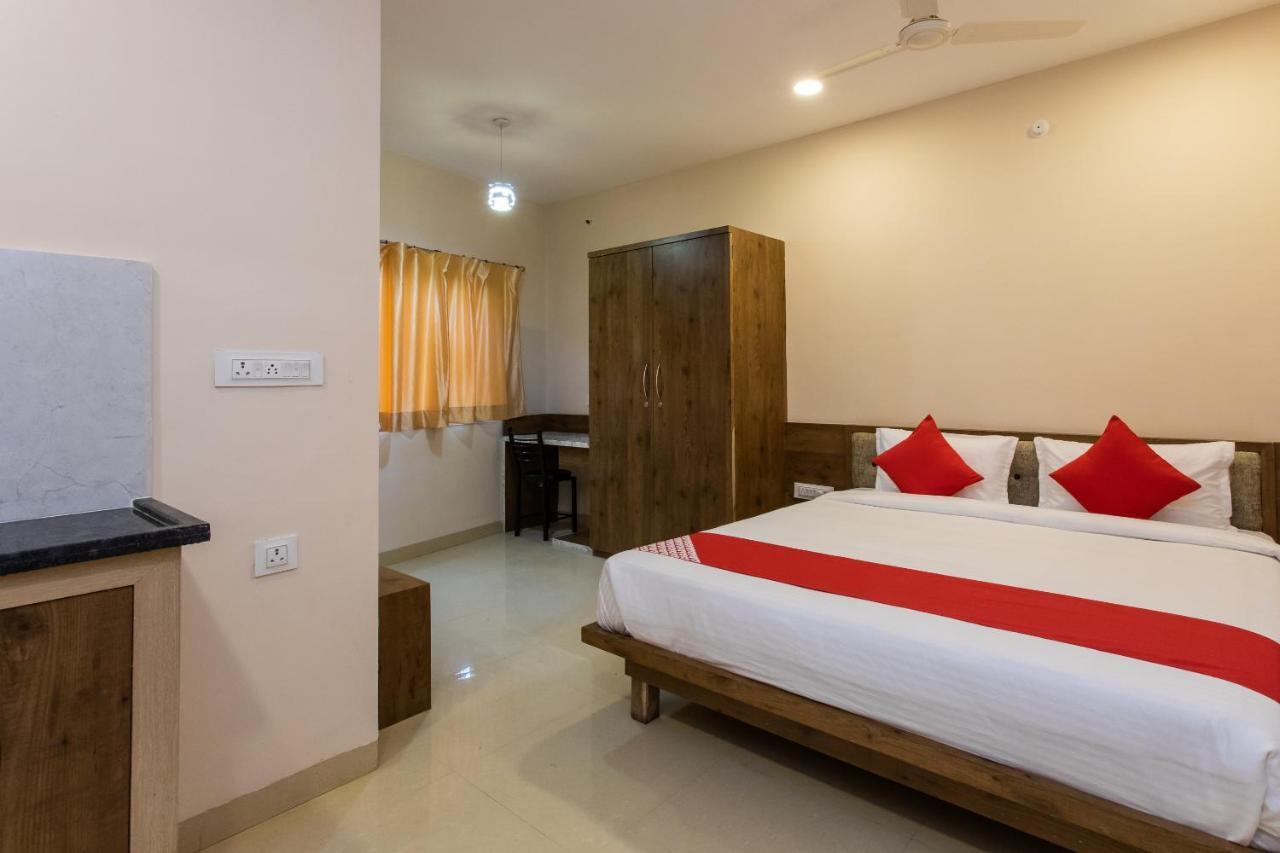 Collection O 8267 Galaxy Inn Kochi Esterno foto