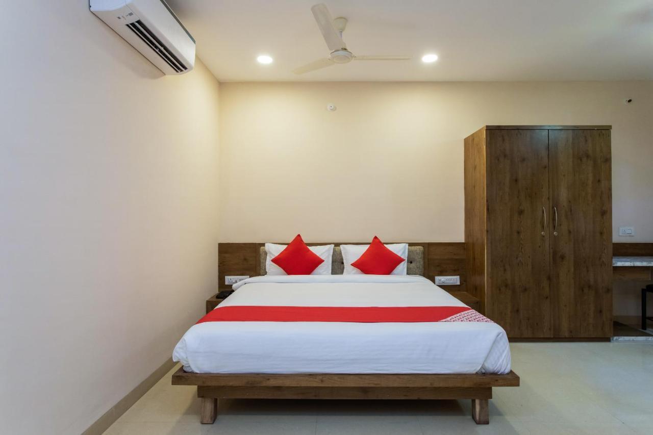 Collection O 8267 Galaxy Inn Kochi Esterno foto