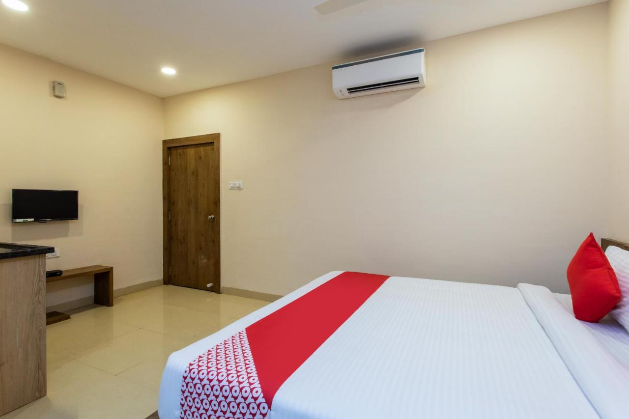 Collection O 8267 Galaxy Inn Kochi Esterno foto