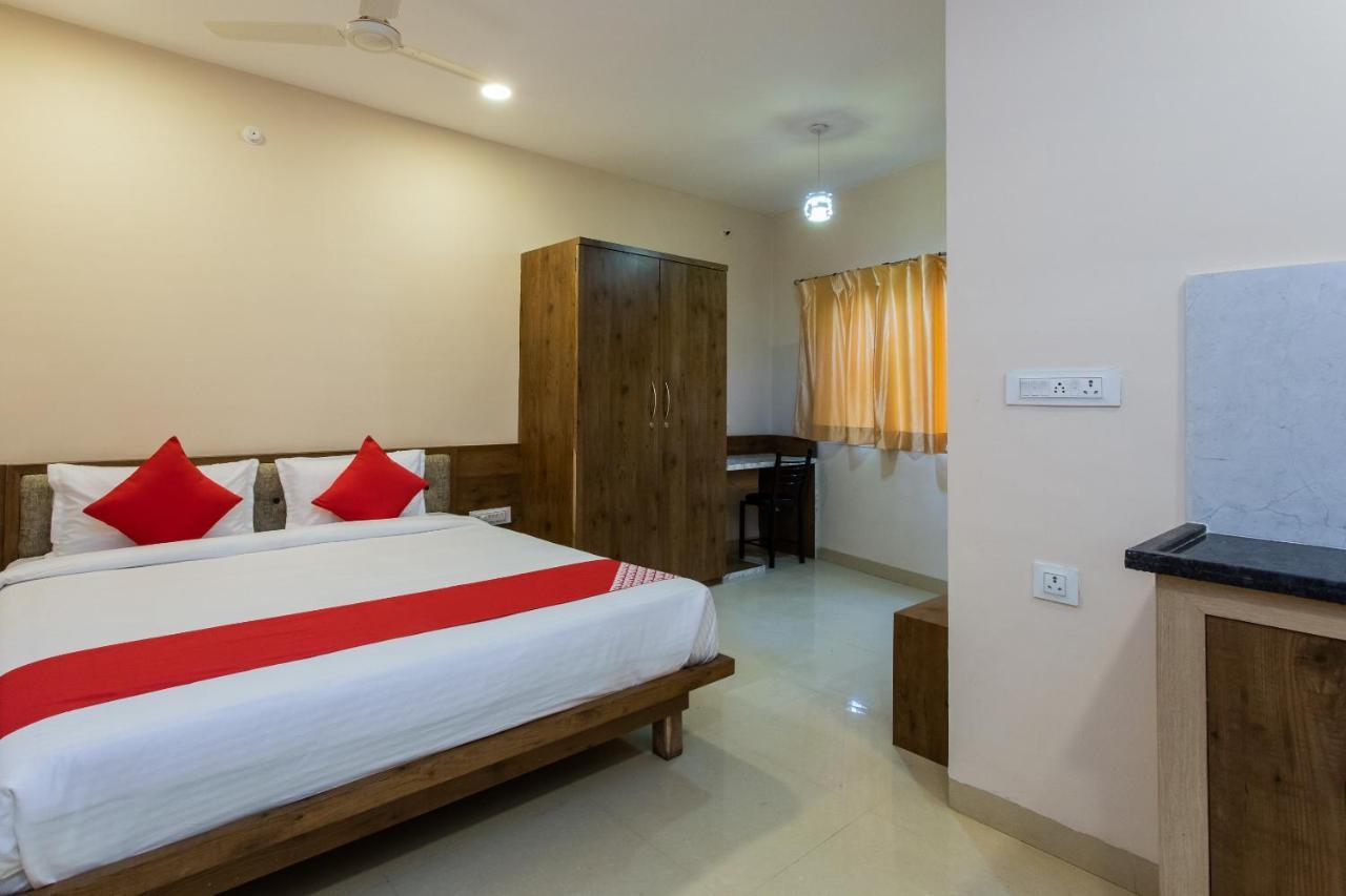 Collection O 8267 Galaxy Inn Kochi Esterno foto
